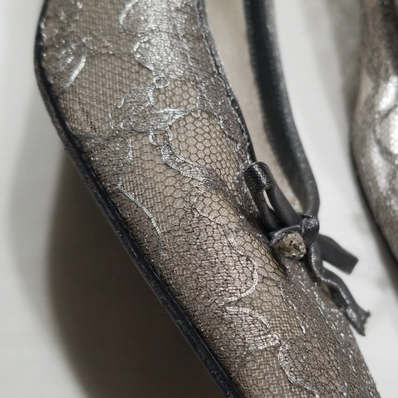 Stuart Weitzman Silver lace pumps - Picture 3 of 7